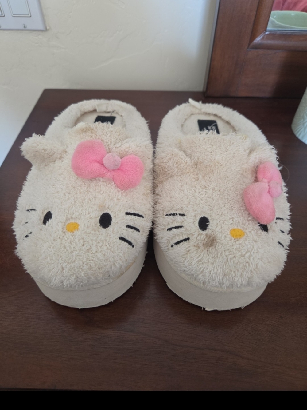 Hello Kitty Cream Plush Slip-On Slippers with Pink Bow